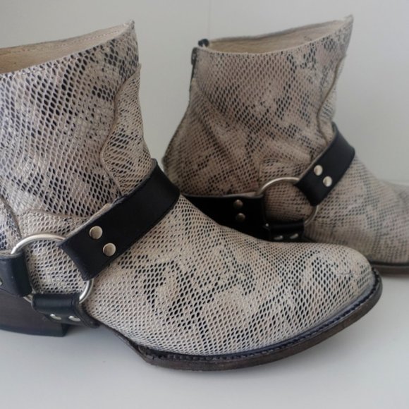 Freebird by Steven Santiago Moto Ankle Boot Santiago White Snakeskin Leather - Picture 3 of 4